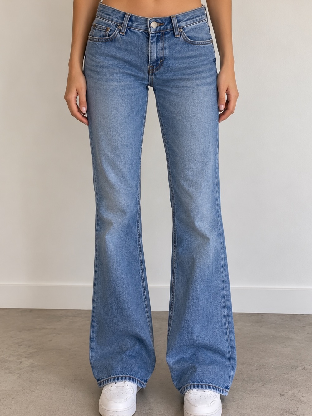 Rare Vintage Y2K American Eagle Low Rise Flare Jeans
Made in Mexico Size 4